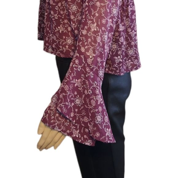 Aeropstale Shirt Sheer Floral blouse purple keyhole back Size Small - Picture 5 of 13